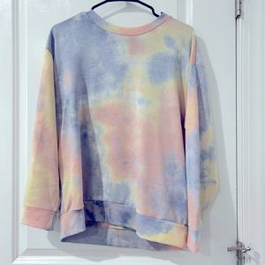 Long sleeve light weight crewneck